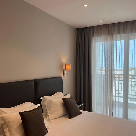 Coastline Luxury Apart Hotel Golem  Zewnętrze zdjęcie