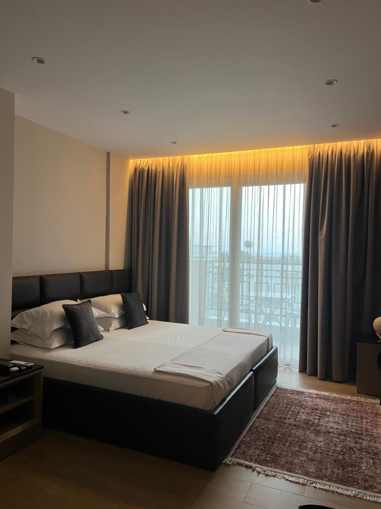 Coastline Luxury Apart Hotel Golem  Zewnętrze zdjęcie